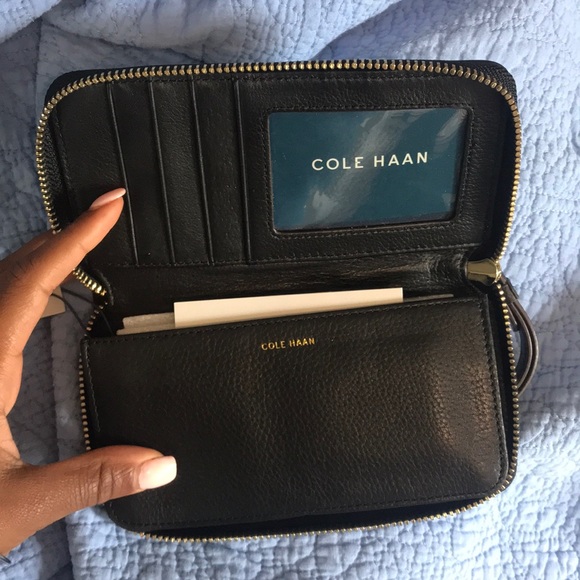 Cole Haan Never Used Snake Print Tech Wrislet - Picture 2 of 2